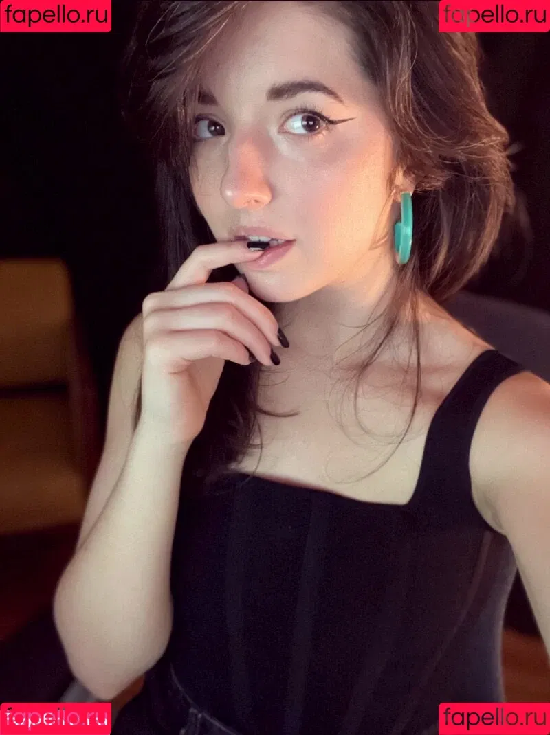 Slight Sounds ASMR Onlyfans Photo Gallery 