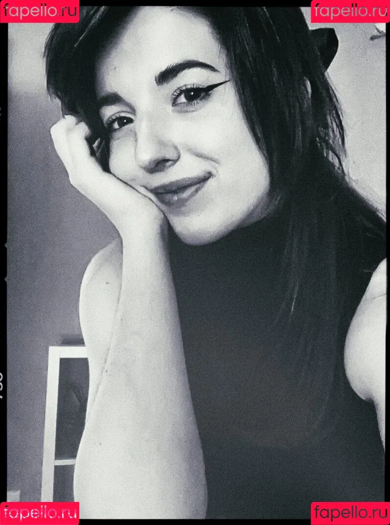 Slight Sounds ASMR Onlyfans Photo Gallery 