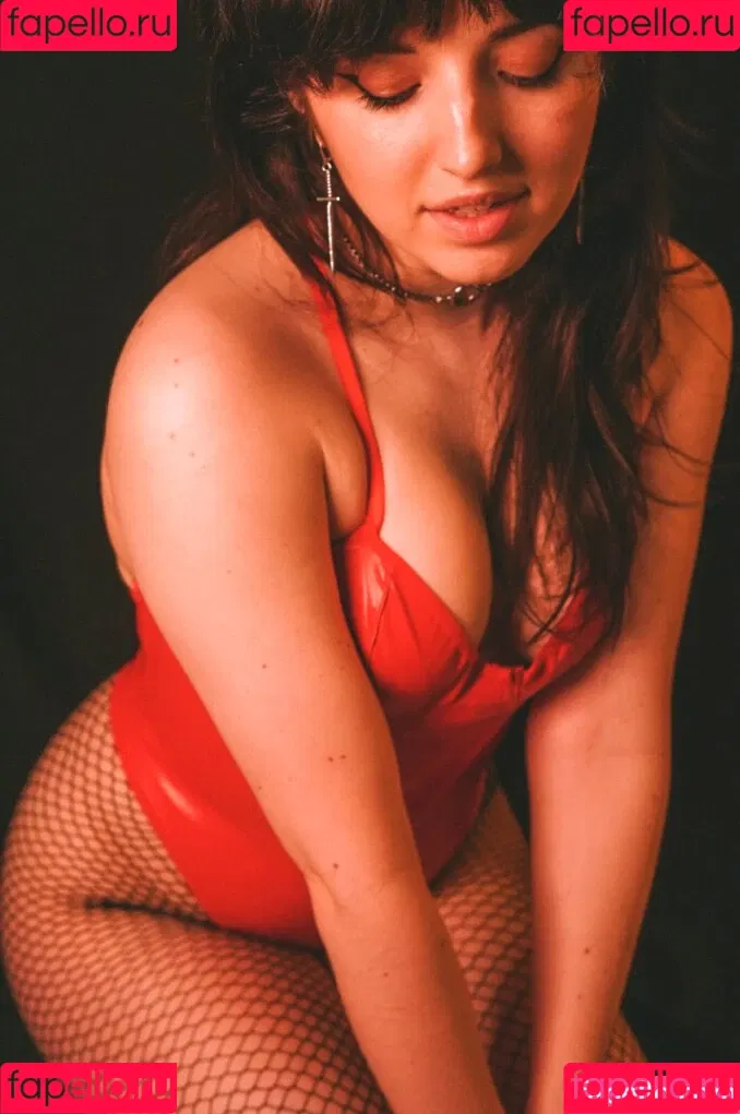 Slight Sounds ASMR Onlyfans Photo Gallery 