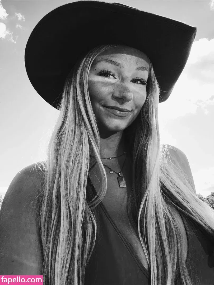 Hannah Woods Onlyfans Photo Gallery 