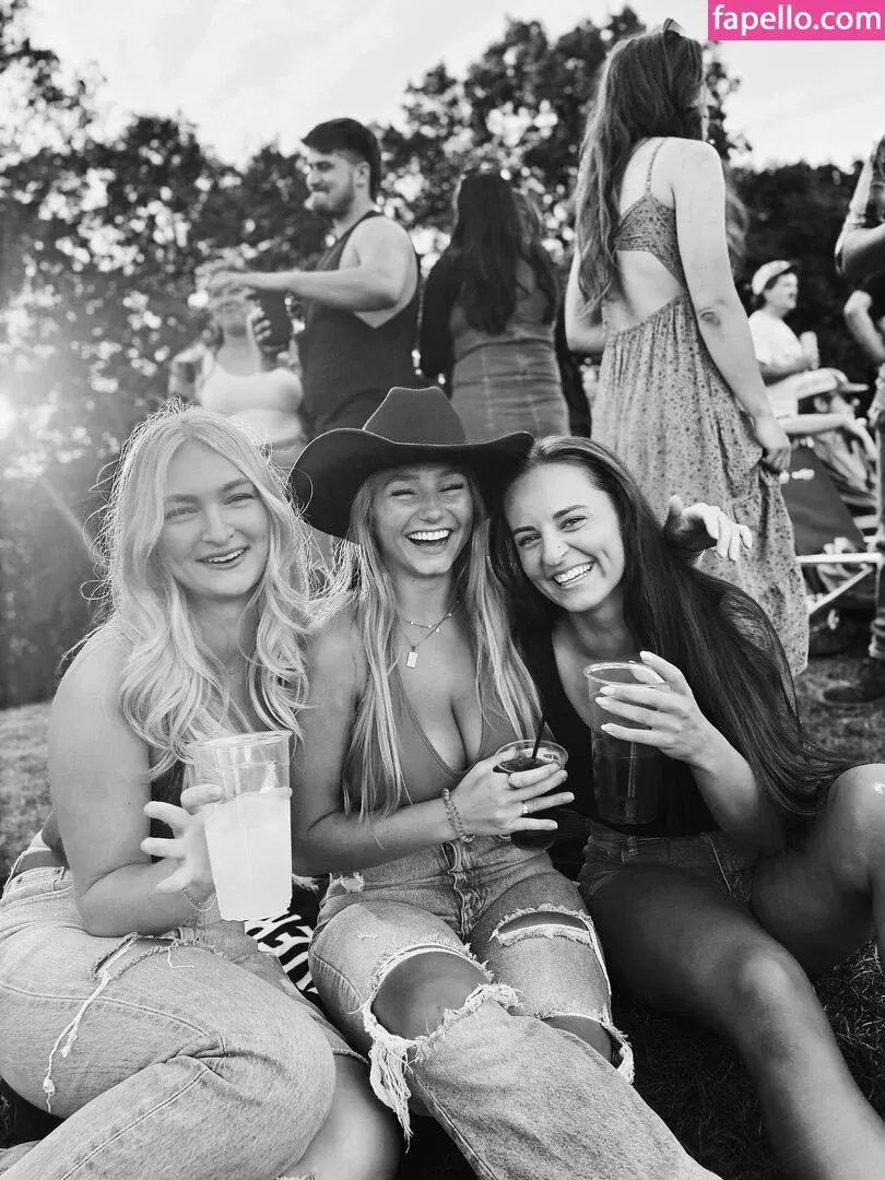 Hannah Woods Onlyfans Photo Gallery 