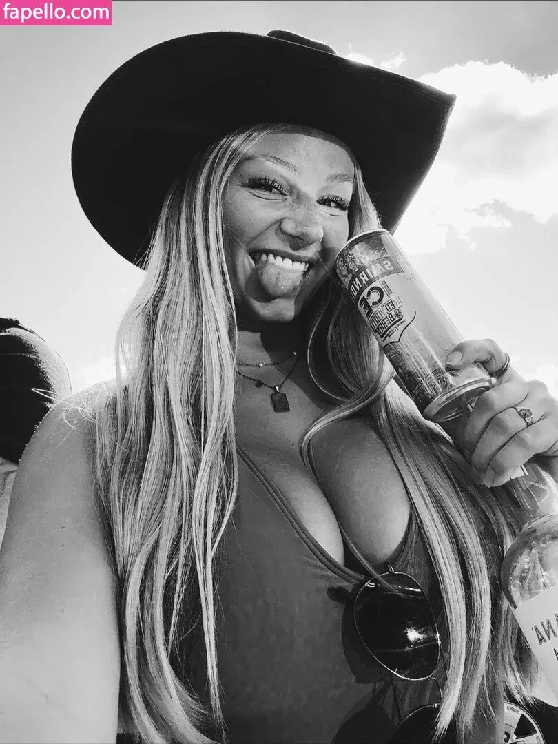 Hannah Woods Onlyfans Photo Gallery 