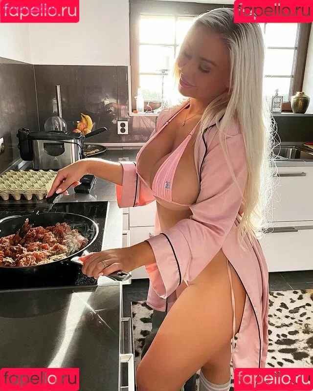 officialamandabreden Onlyfans Photo Gallery 