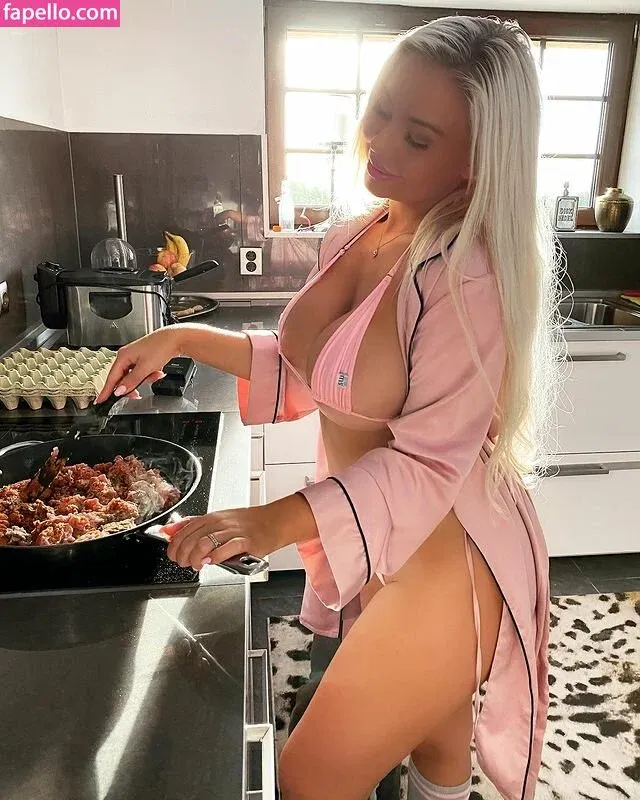 officialamandabreden Onlyfans Photo Gallery 