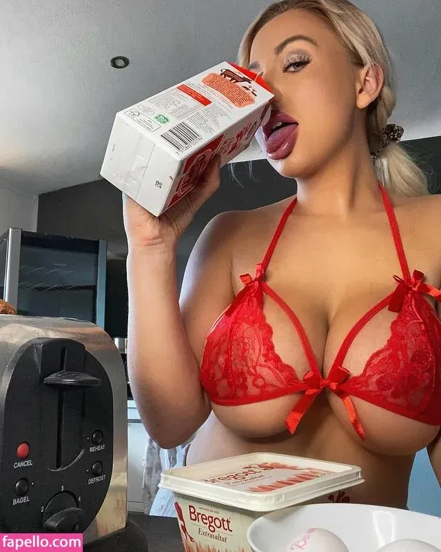 officialamandabreden Onlyfans Photo Gallery 