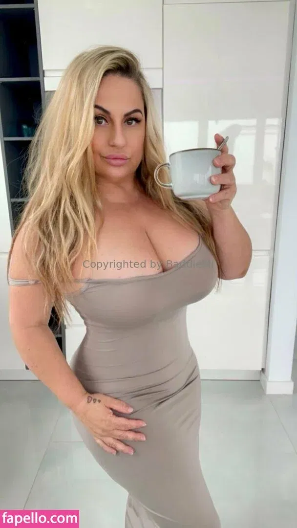 baddiemi Onlyfans Photo Gallery 