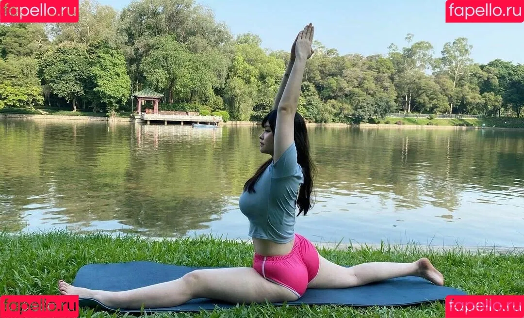 ZhouYiQin Onlyfans Photo Gallery 