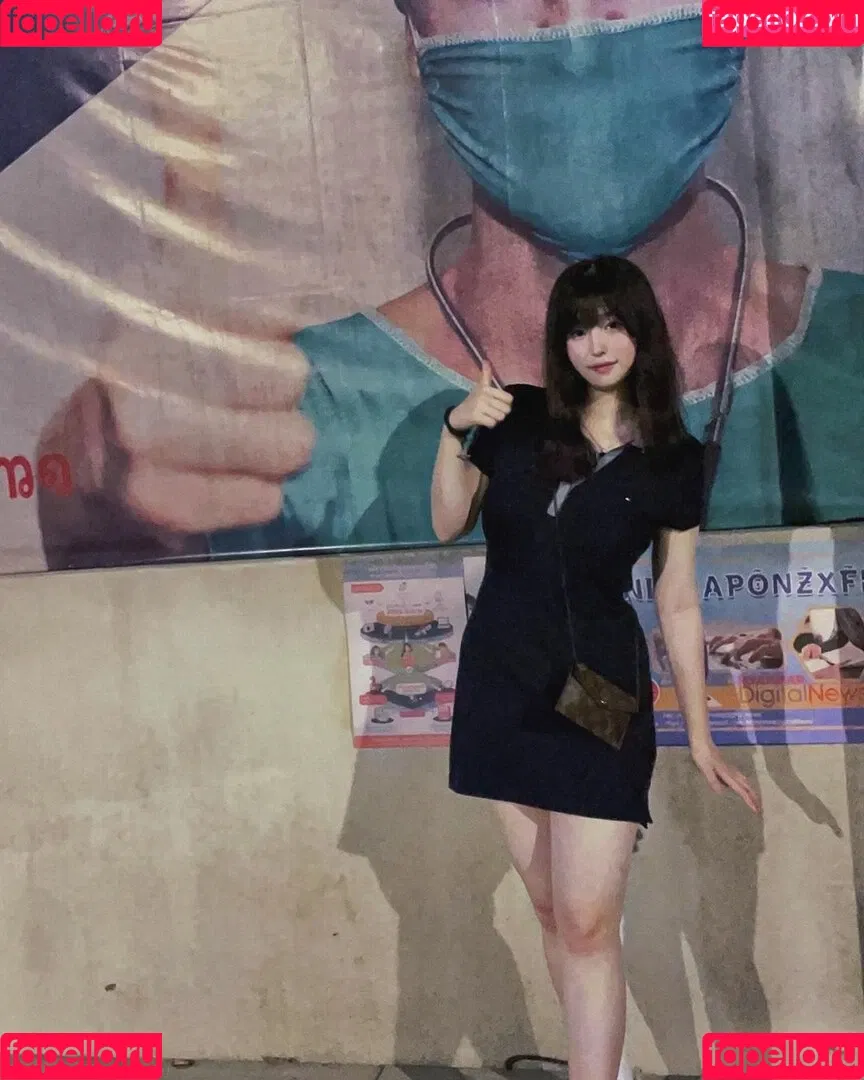 ZhouYiQin Onlyfans Photo Gallery 