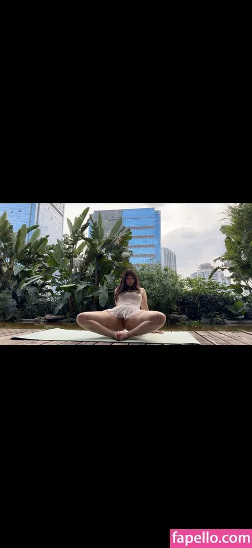 ZhouYiQin Onlyfans Photo Gallery 