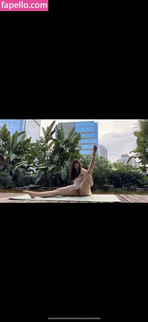 ZhouYiQin Onlyfans Photo Gallery 