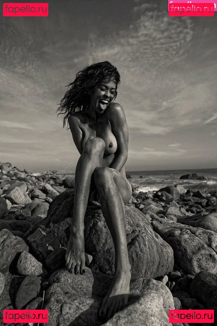 Brooke Burke Onlyfans Photo Gallery 