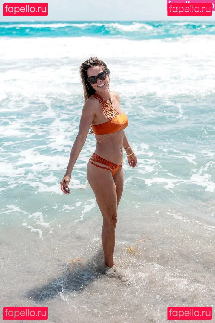 Brooke Burke Onlyfans Photo Gallery 