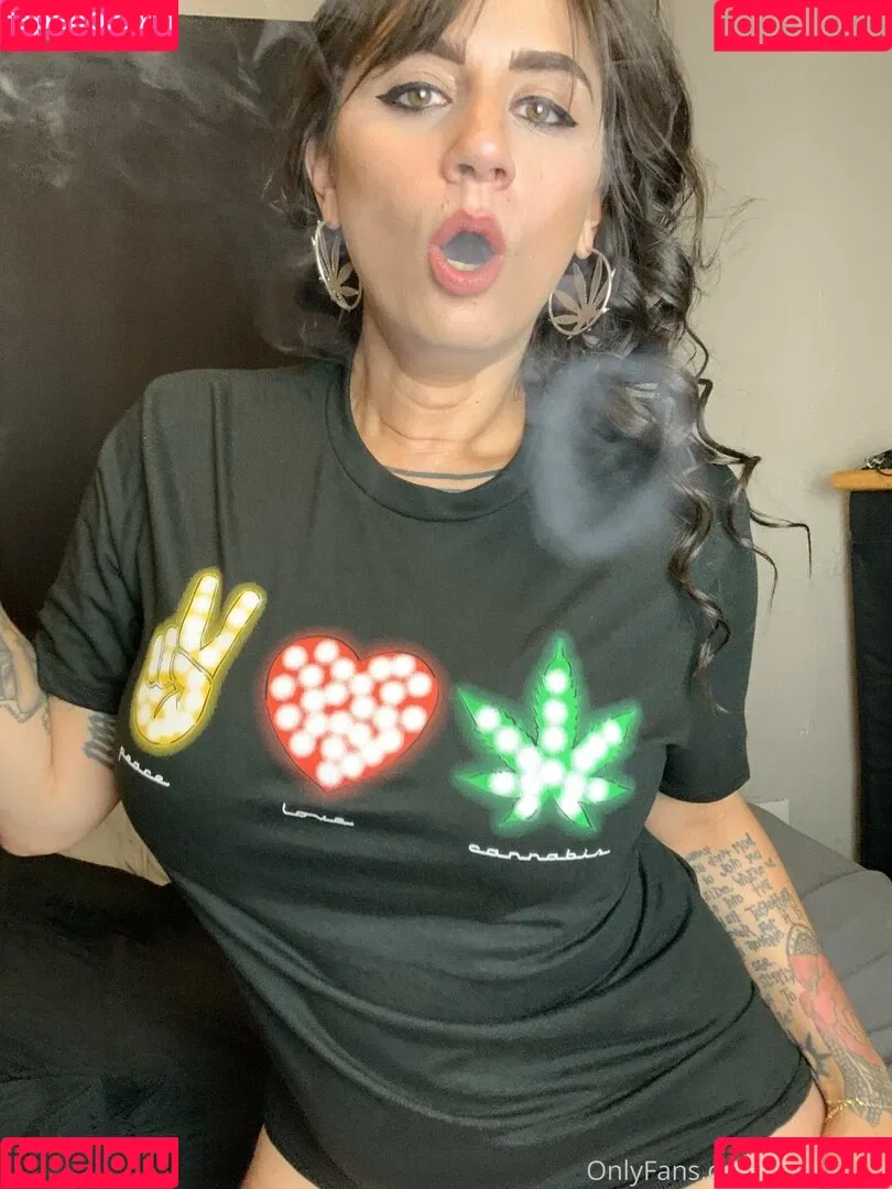 freyjaluv1 Onlyfans Photo Gallery 