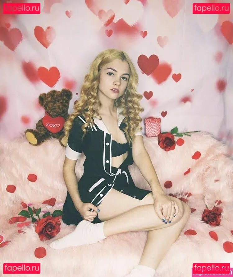 Mina Kess Onlyfans Photo Gallery 