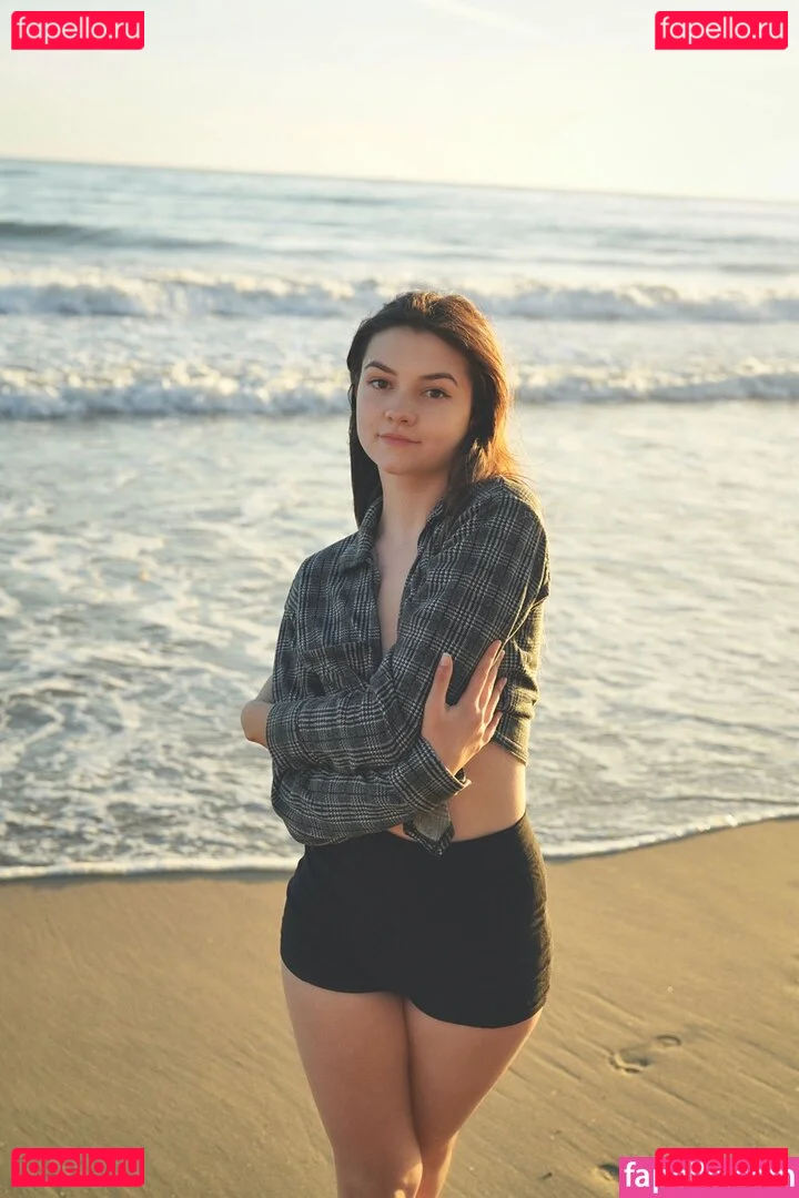 Mina Kess Onlyfans Photo Gallery 