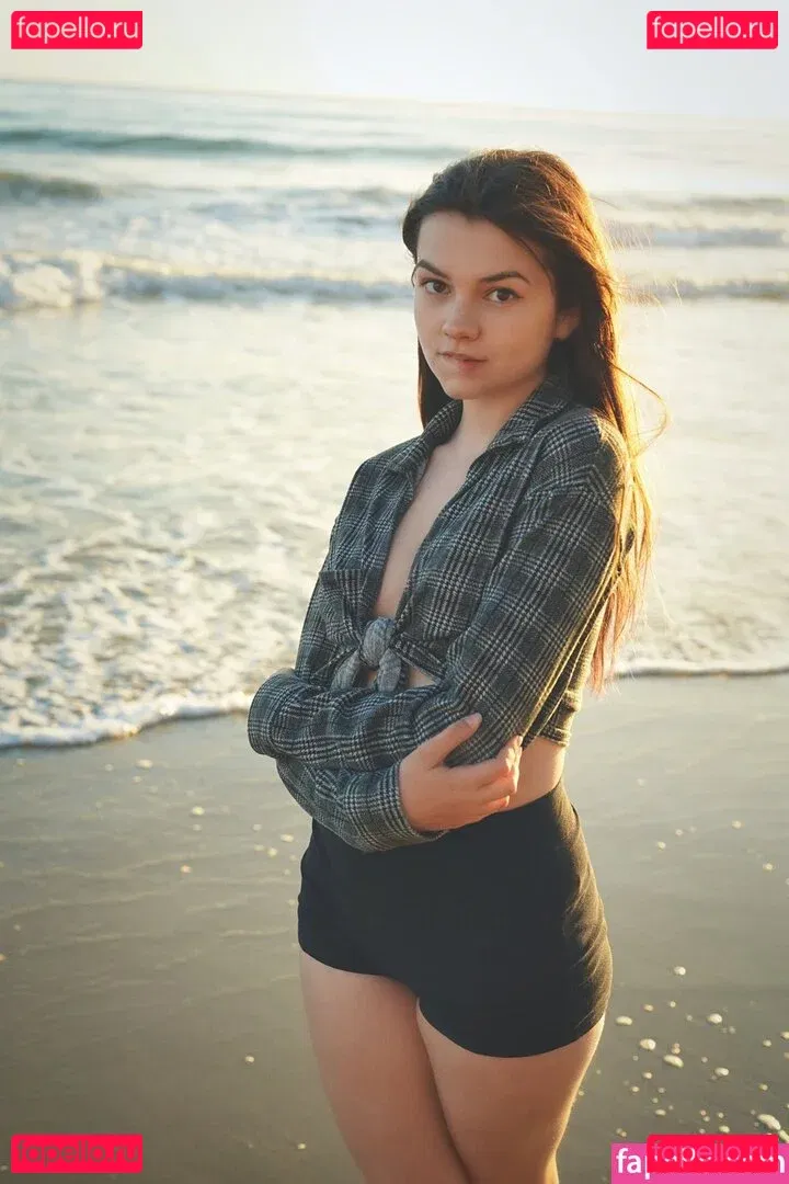 Mina Kess Onlyfans Photo Gallery 