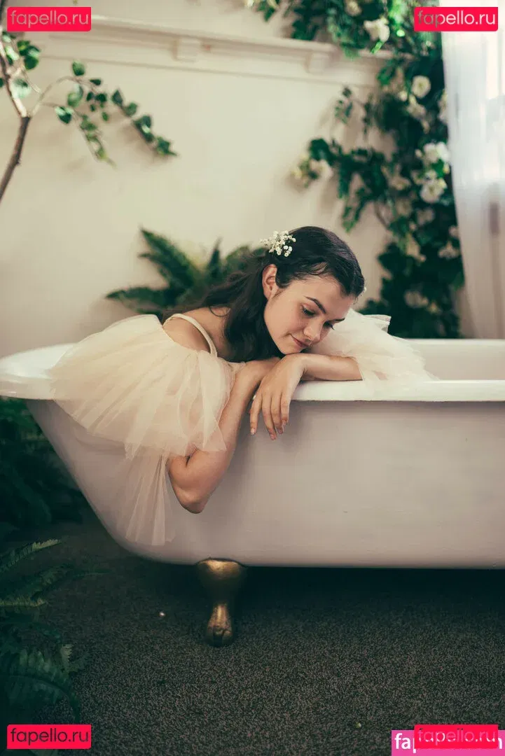 Mina Kess Onlyfans Photo Gallery 