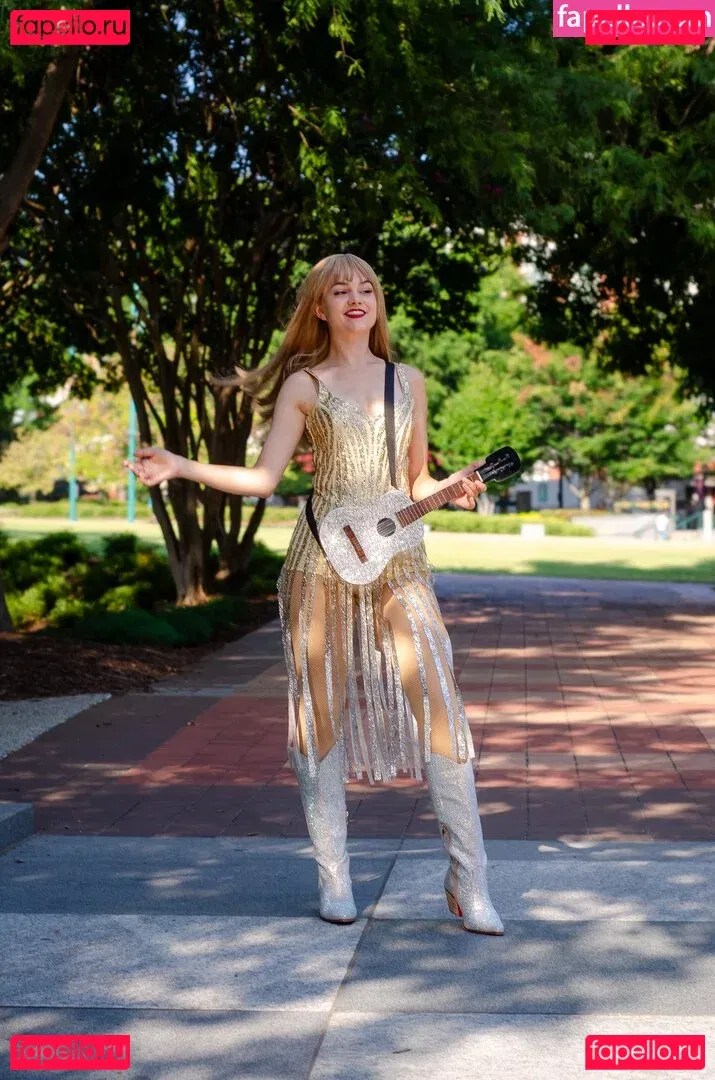 Mina Kess Onlyfans Photo Gallery 