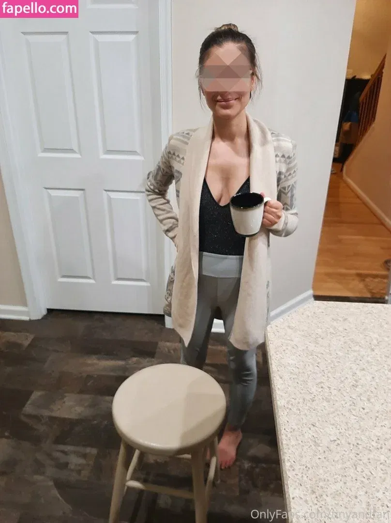 Tiny And Tan Onlyfans Photo Gallery 