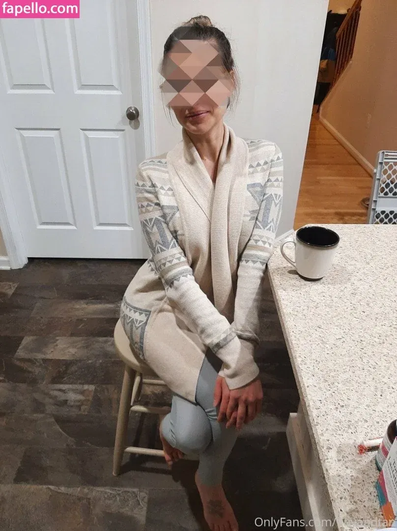 Tiny And Tan Onlyfans Photo Gallery 