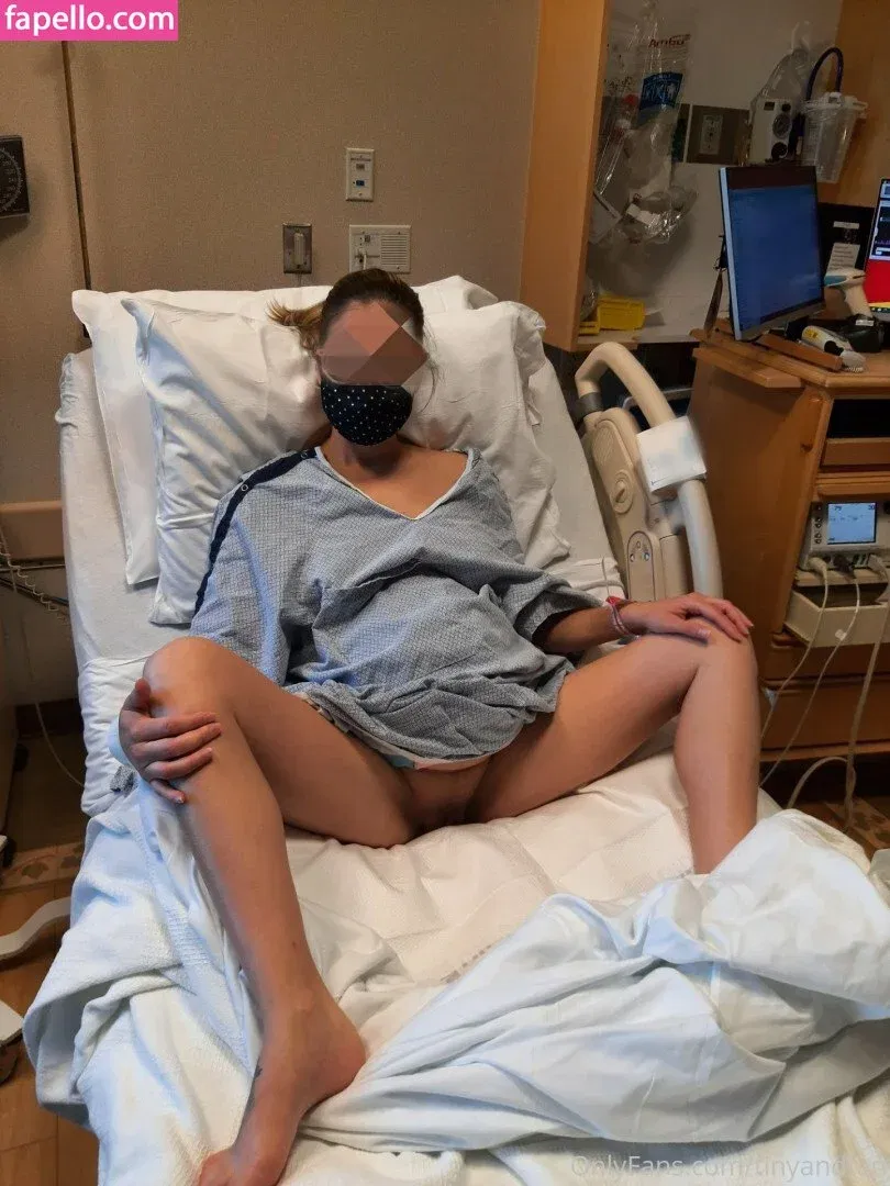 Tiny And Tan Onlyfans Photo Gallery 