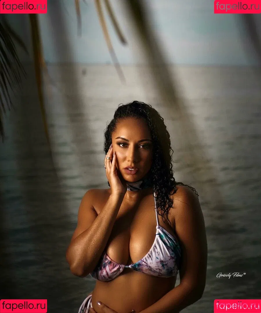 Leila Grey Onlyfans Photo Gallery 