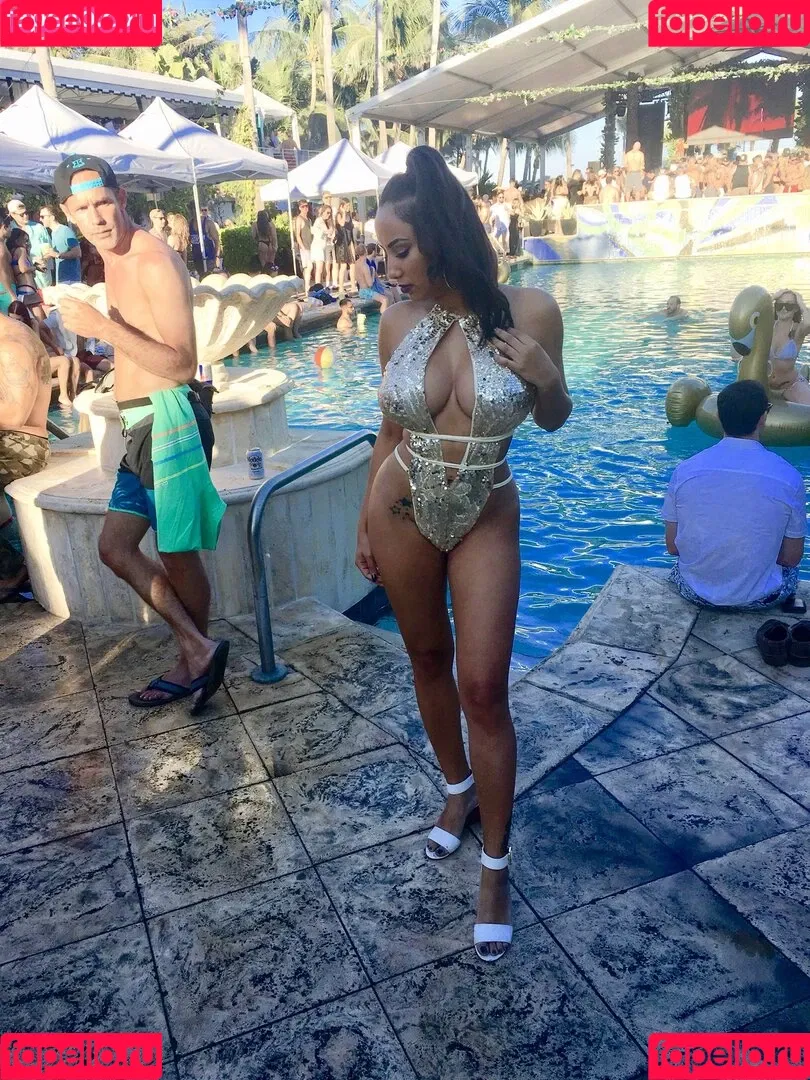 Leila Grey Onlyfans Photo Gallery 