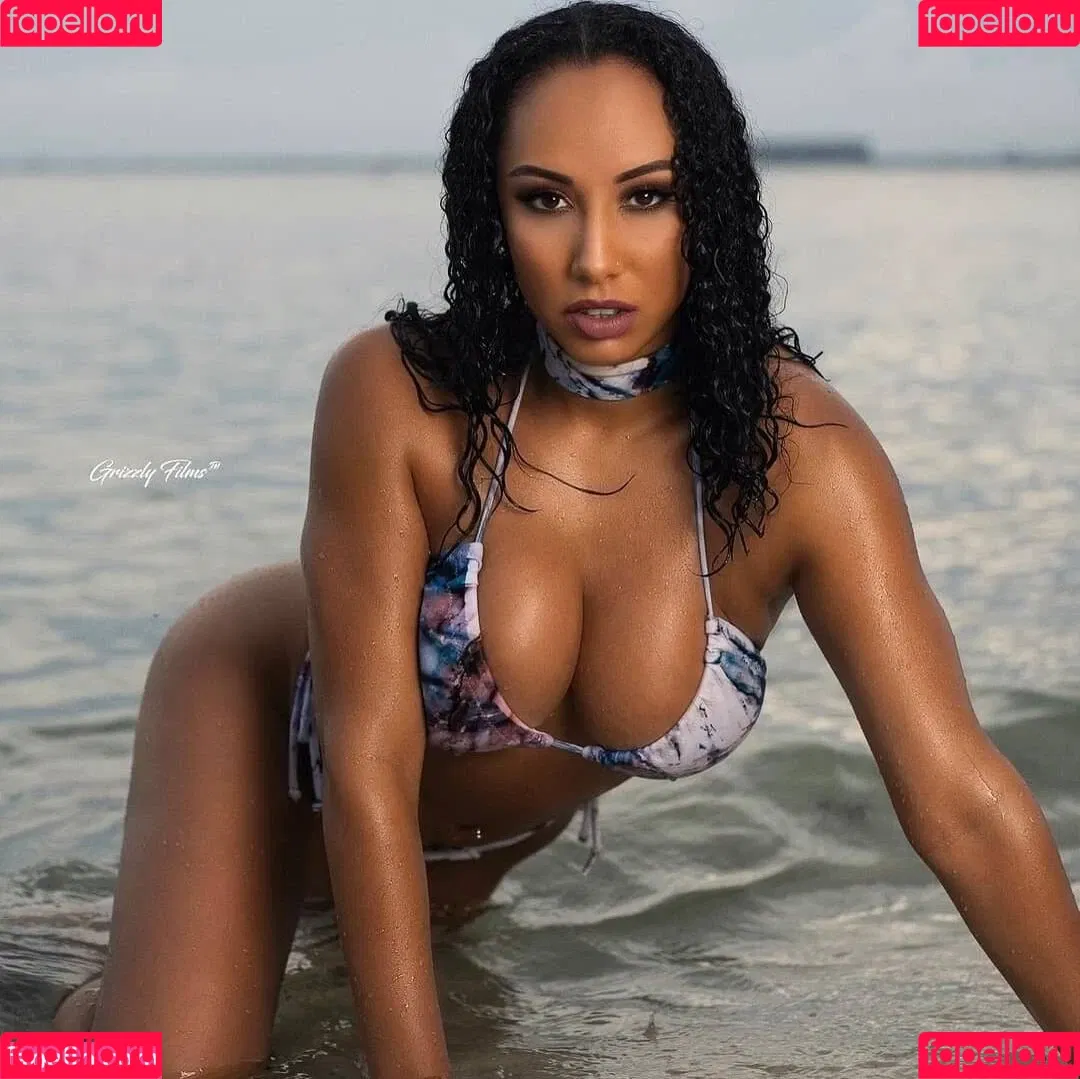 Leila Grey Onlyfans Photo Gallery 