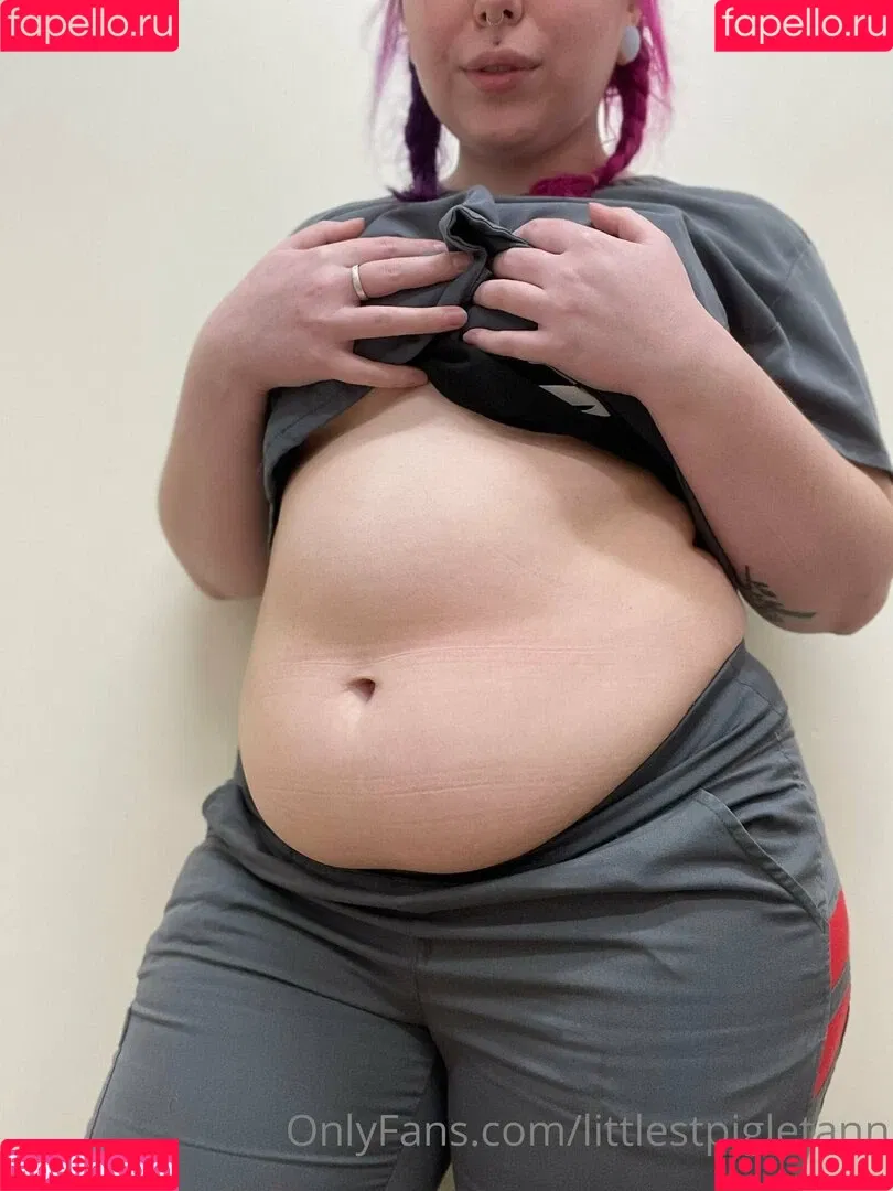 littlestpigletann Onlyfans Photo Gallery 