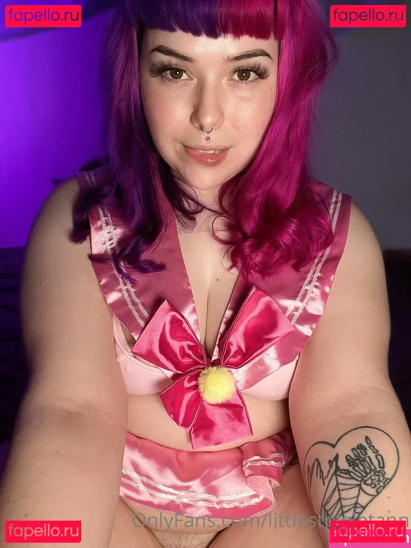 littlestpigletann Onlyfans Photo Gallery 