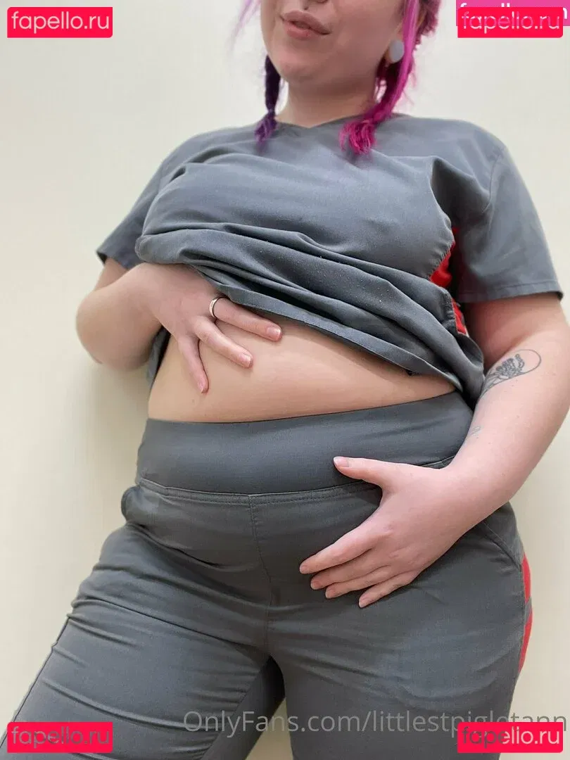 littlestpigletann Onlyfans Photo Gallery 