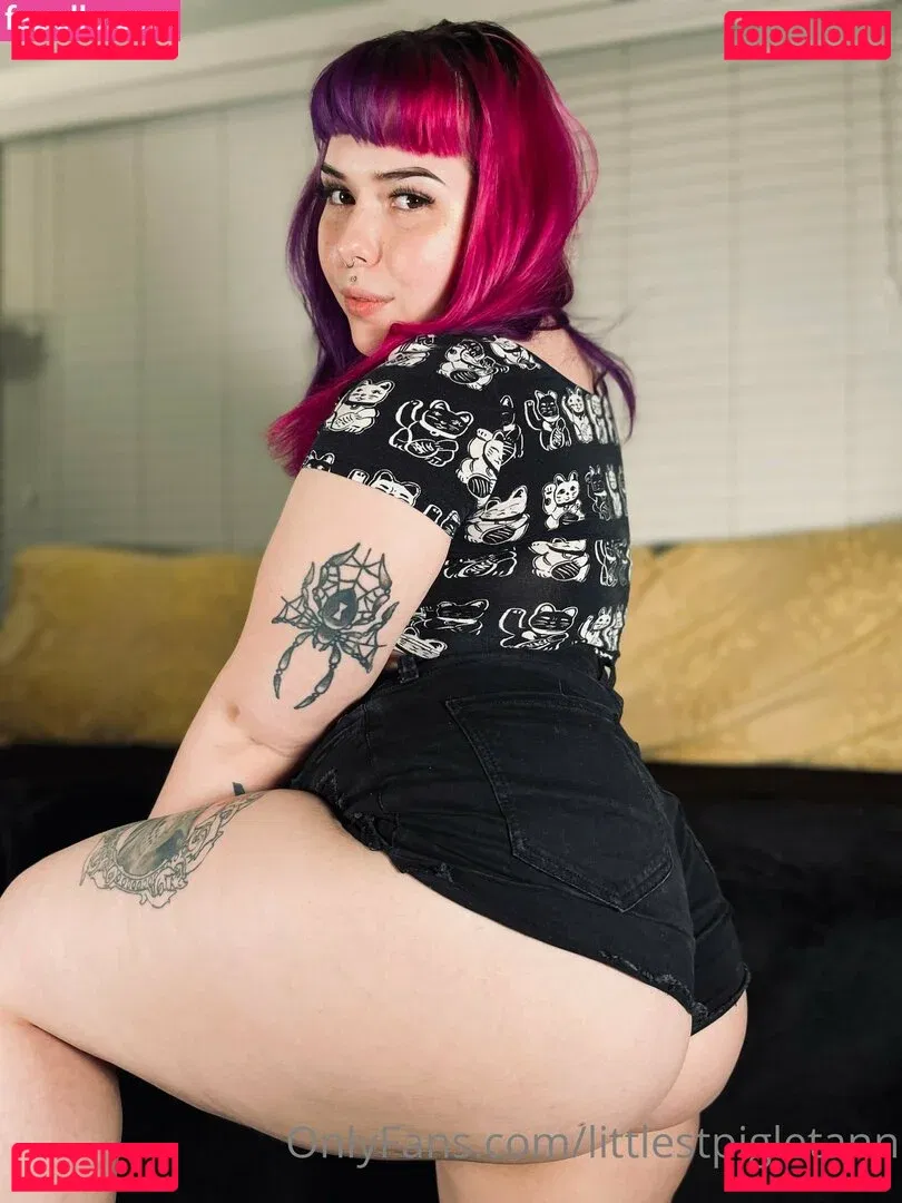 littlestpigletann Onlyfans Photo Gallery 