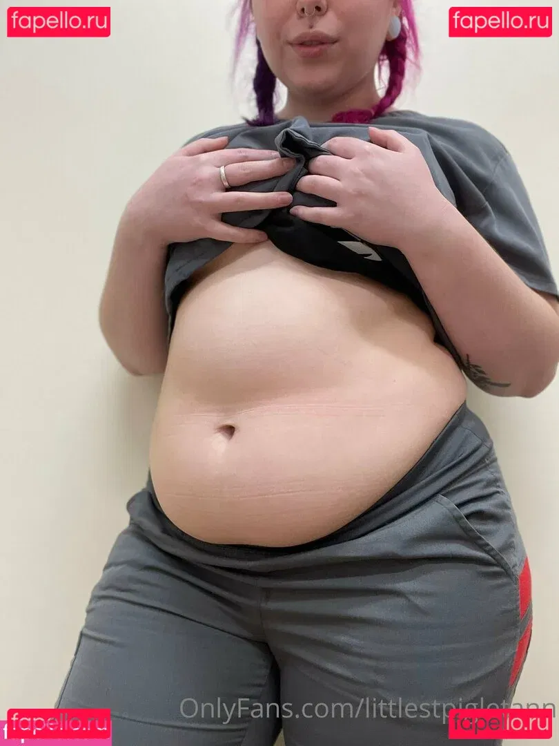 littlestpigletann Onlyfans Photo Gallery 