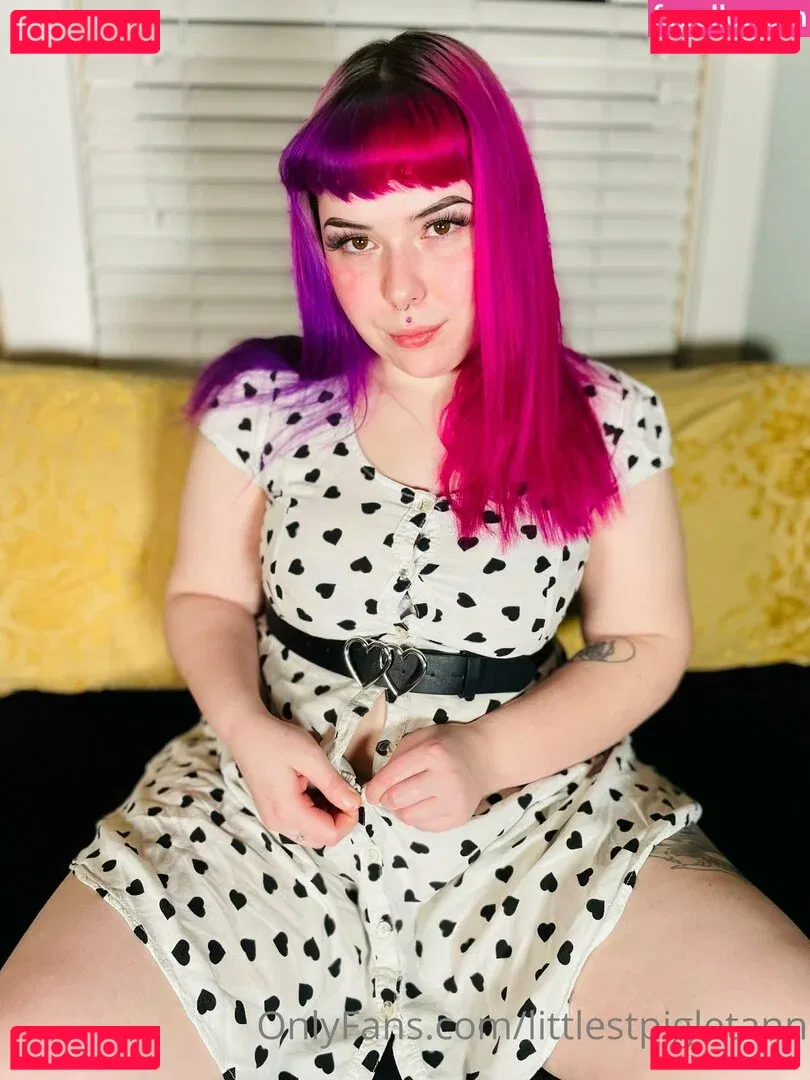 littlestpigletann Onlyfans Photo Gallery 