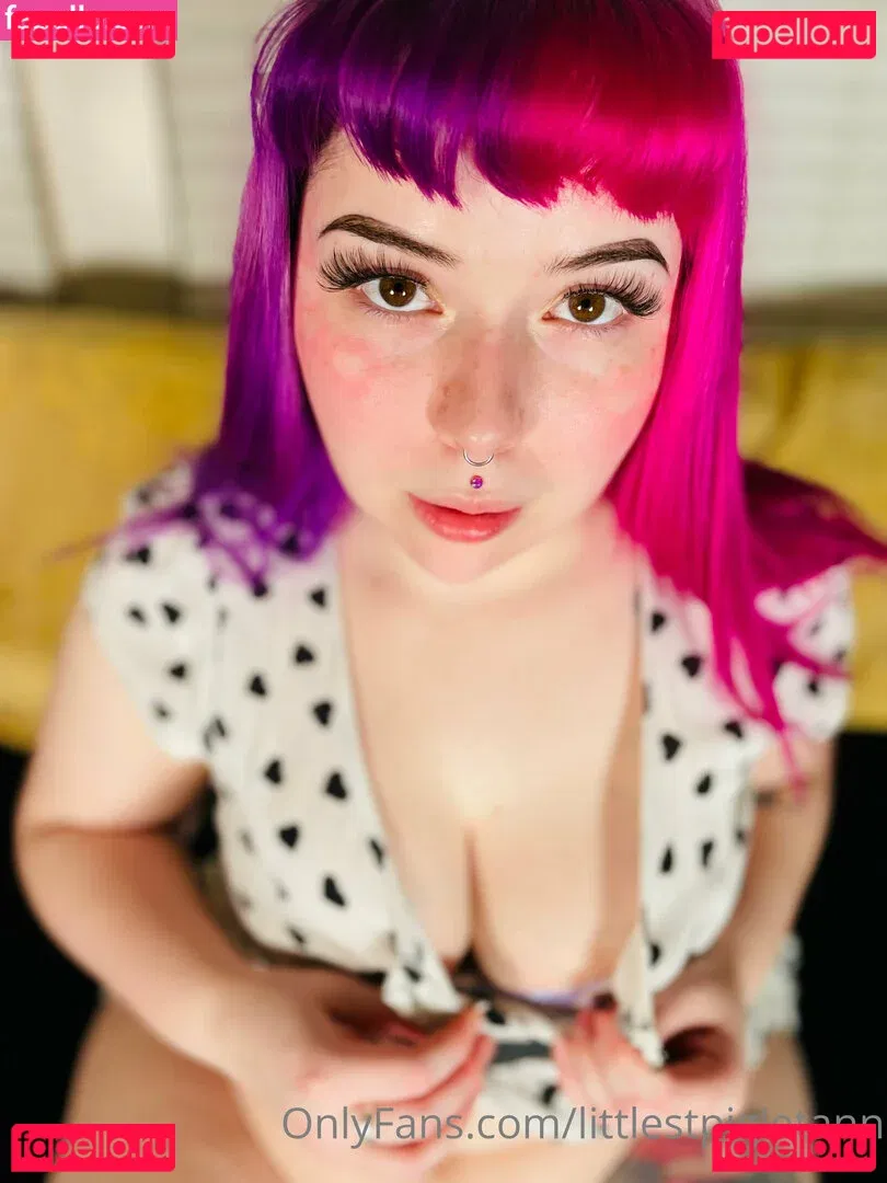 littlestpigletann Onlyfans Photo Gallery 