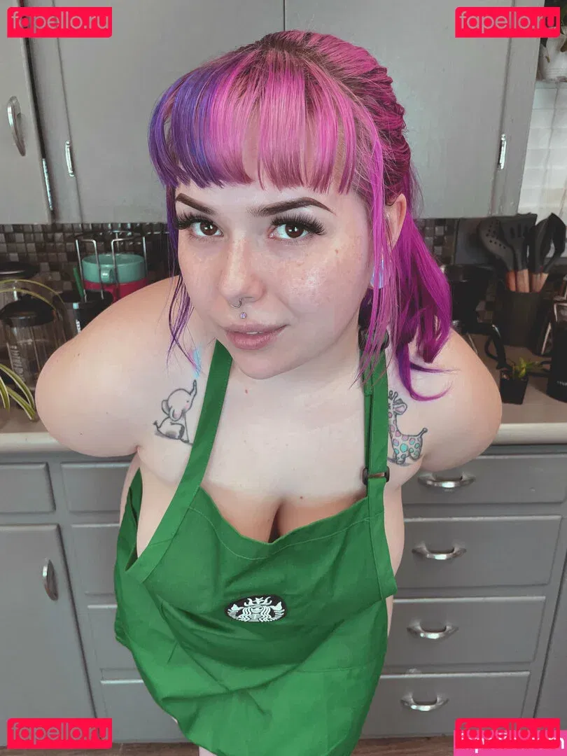 littlestpigletann Onlyfans Photo Gallery 