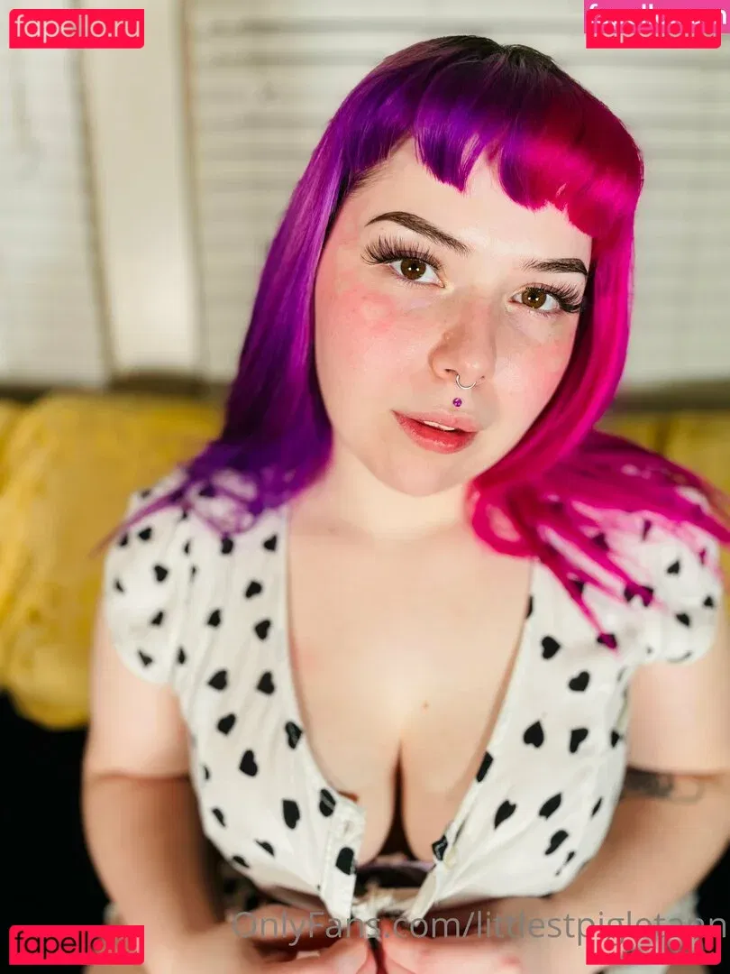 littlestpigletann Onlyfans Photo Gallery 