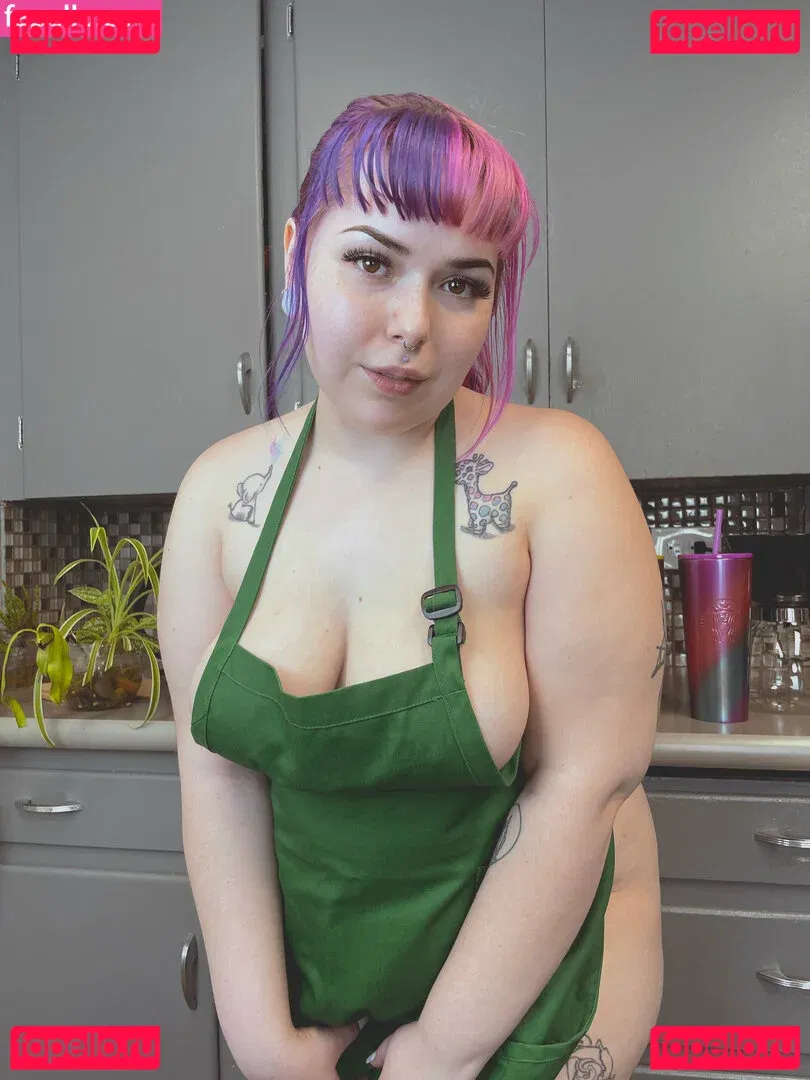 littlestpigletann Onlyfans Photo Gallery 