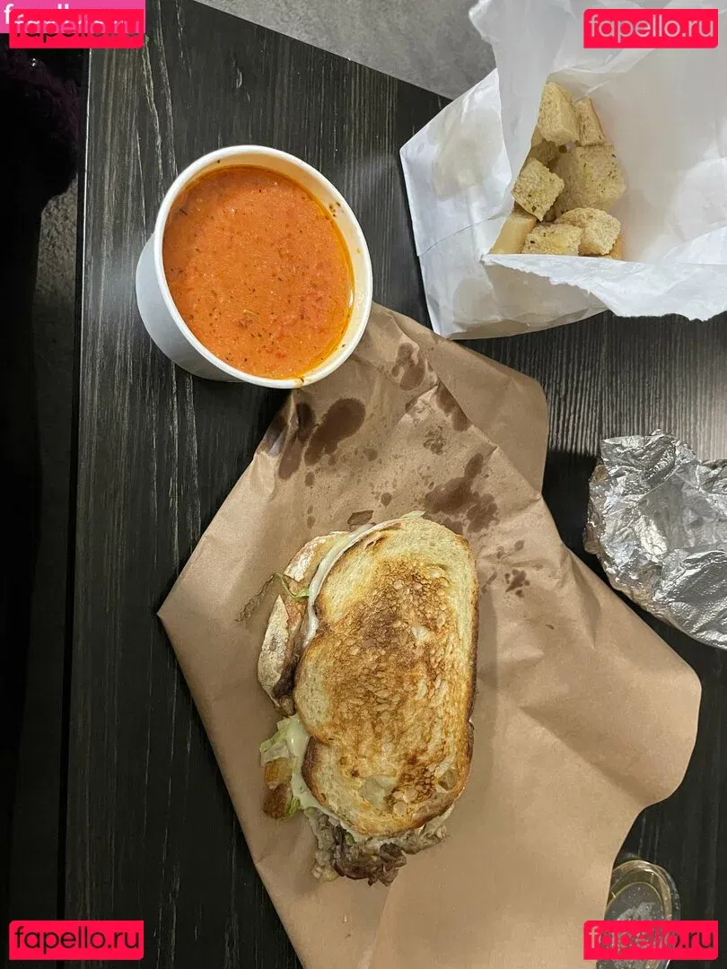 littlestpigletann Onlyfans Photo Gallery 