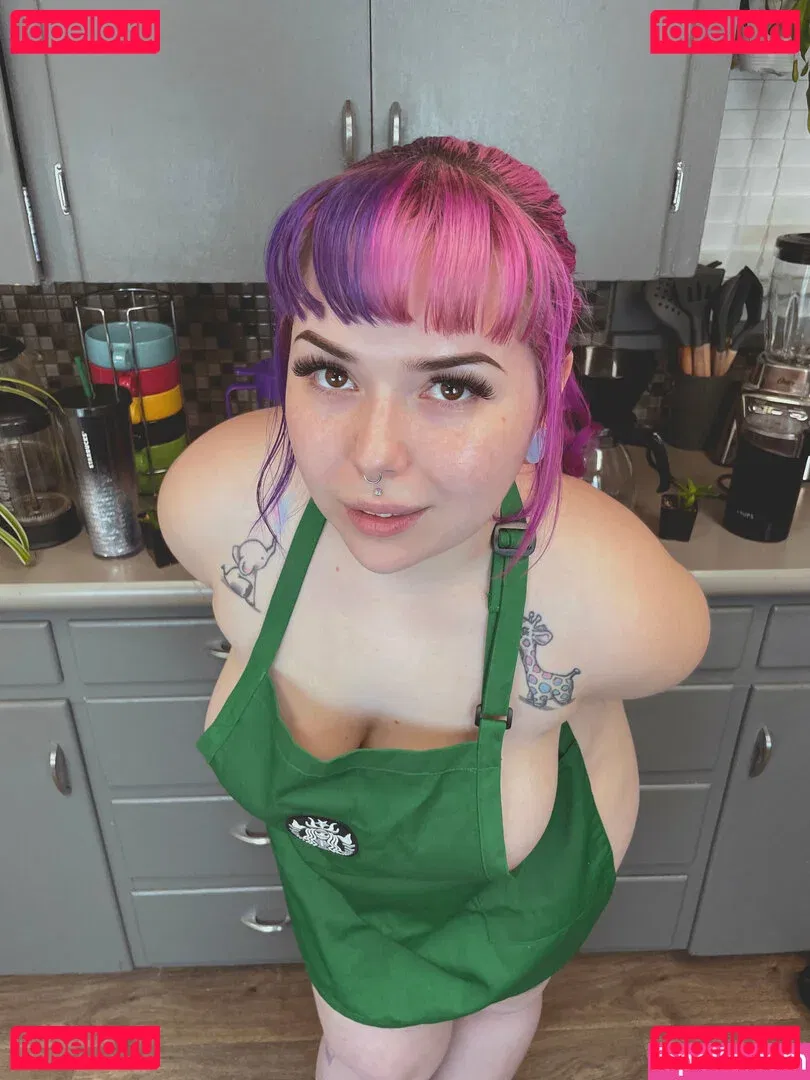 littlestpigletann Onlyfans Photo Gallery 