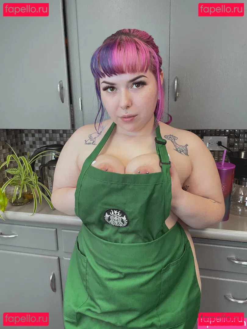 littlestpigletann Onlyfans Photo Gallery 