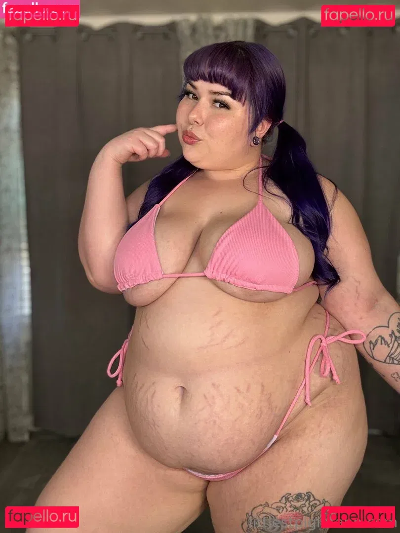 littlestpigletann Onlyfans Photo Gallery 