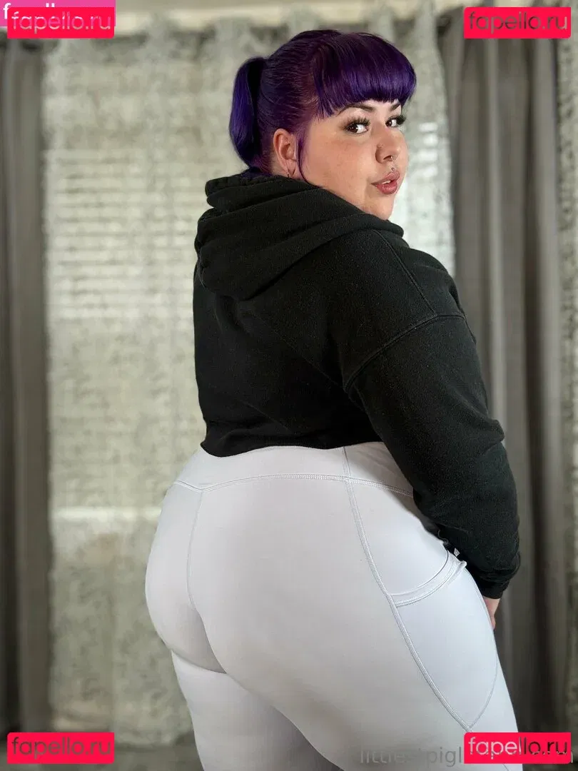 littlestpigletann Onlyfans Photo Gallery 