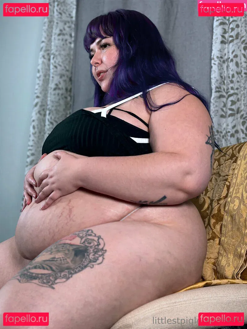 littlestpigletann Onlyfans Photo Gallery 