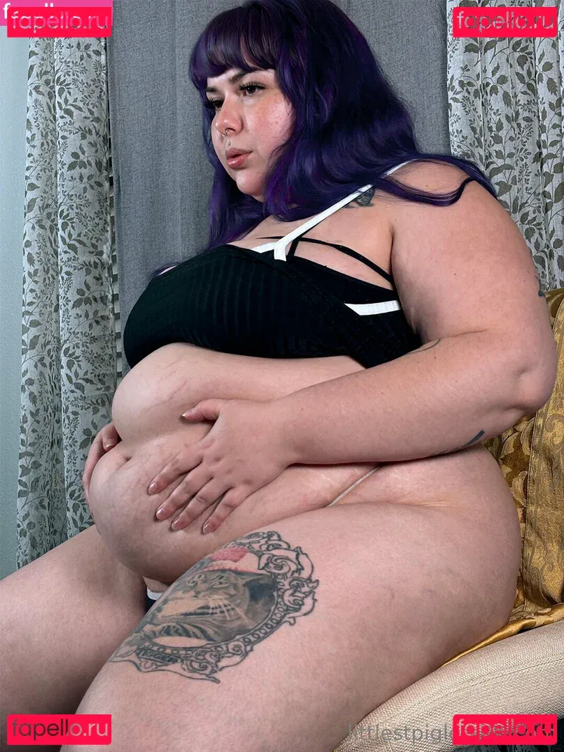 littlestpigletann Onlyfans Photo Gallery 