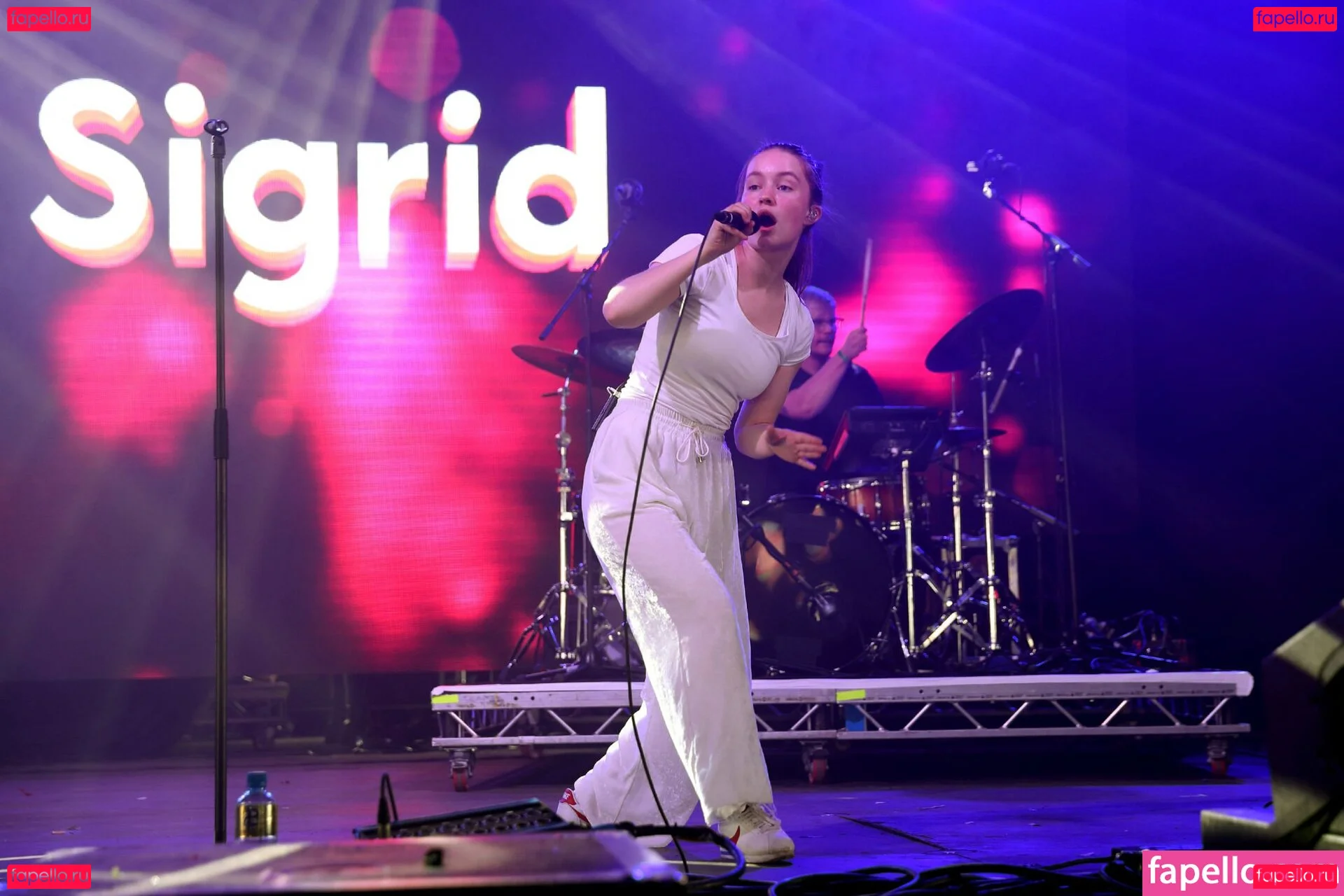 Sigrid Onlyfans Photo Gallery 