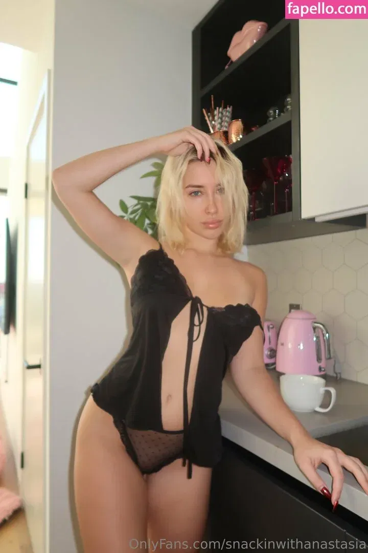 snackinwithanastasia Onlyfans Photo Gallery 