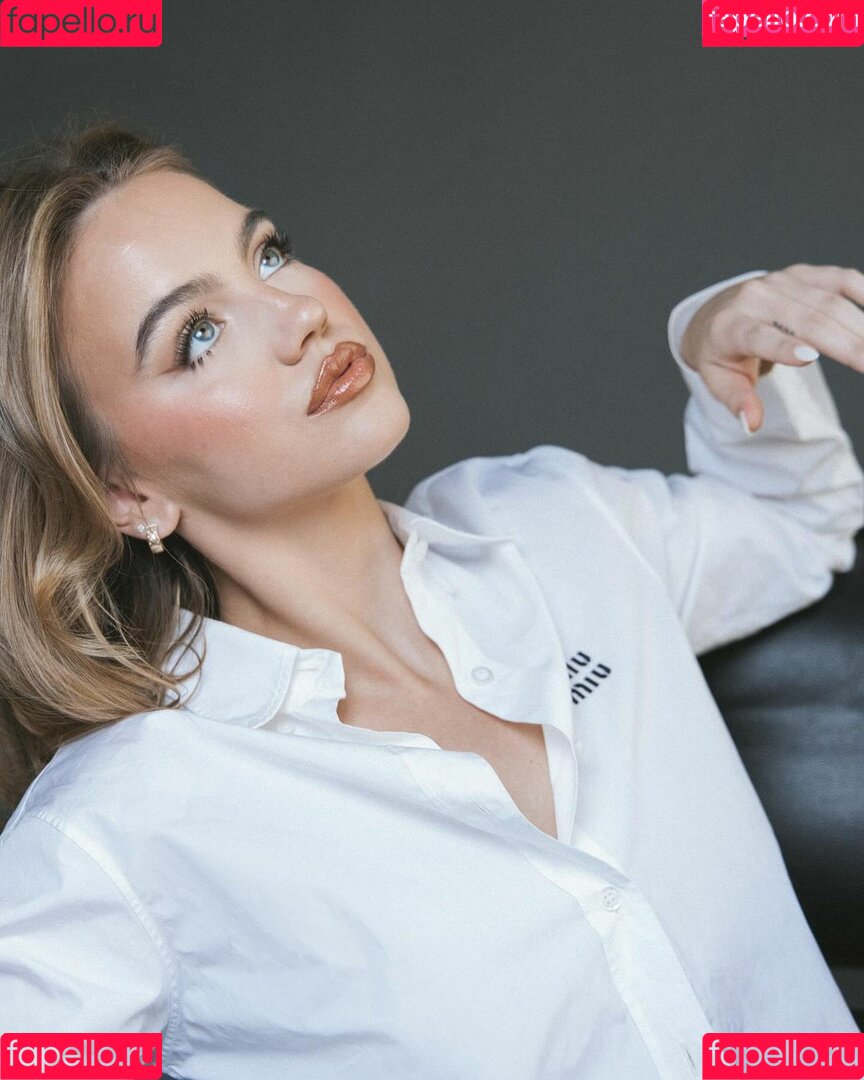 Emma Brooks Onlyfans Photo Gallery 