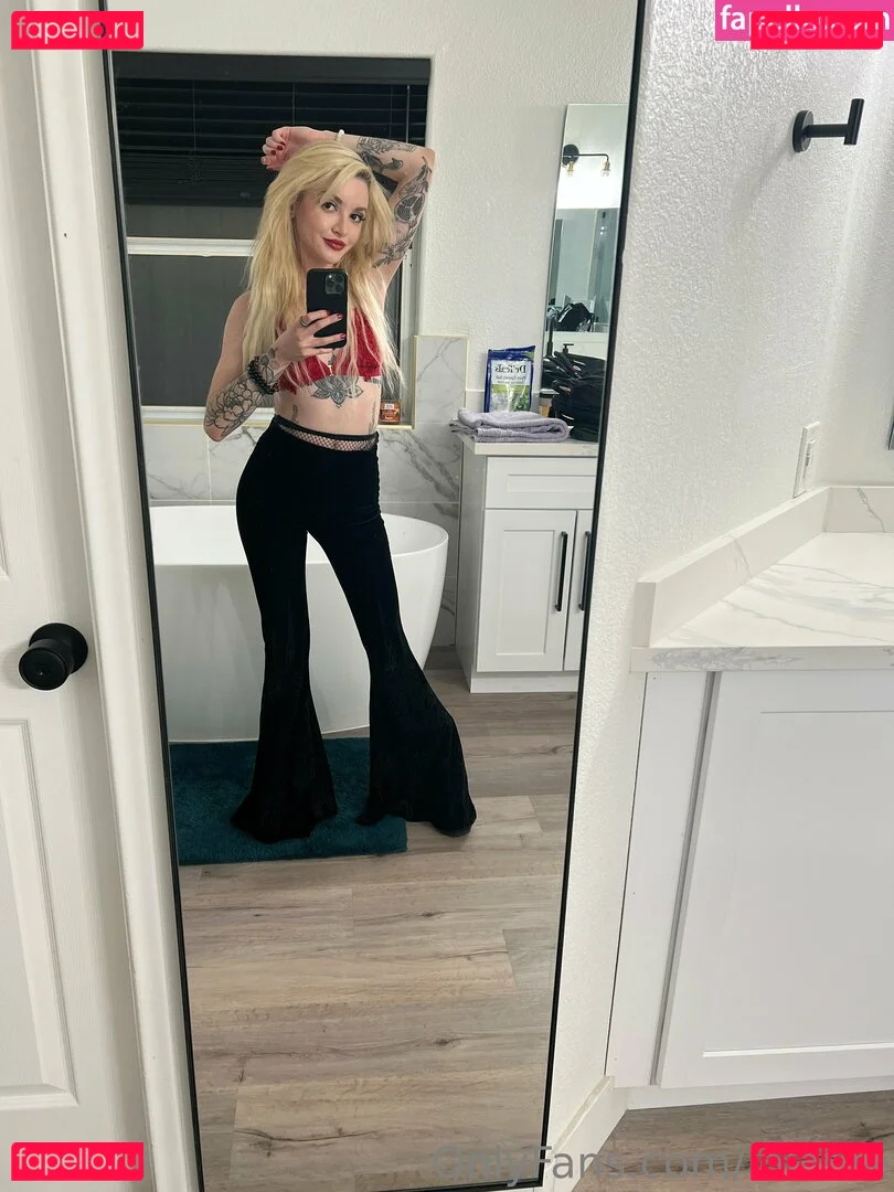 Lola Fae Onlyfans Photo Gallery 