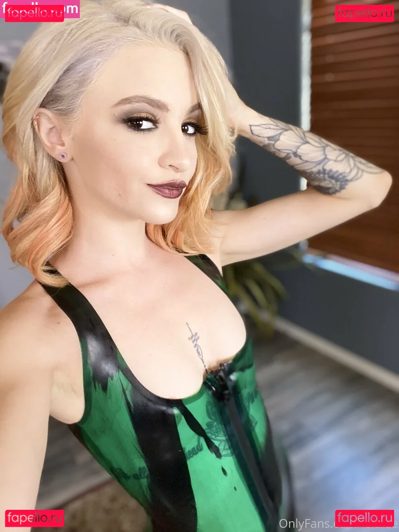 Lola Fae Onlyfans Photo Gallery 